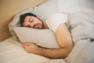 מה הקשר בין אורח חיים טבעוני לשינה טובה?